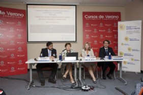 : (izda a dcha: Juan Carlos Leza (U. Complutense), Pilar Farjas (Secretaria General de Sanidad y Consumo y Pta. AECOSAN), ngela Lpez de S (Directora AECOSAN) y Vctor Yuste (Director Foro Interalimentario)