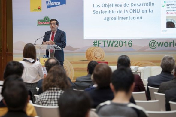 El Secretario General de Agricultura y Alimentacin, Carlos Cabanas, inaugurando la Jornada