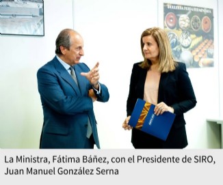 La Ministra, Fátima Báñez, con el Presidente de SIRO, Juan Manuel González Serna